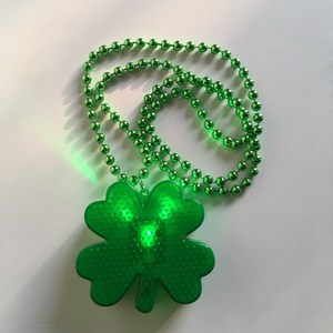 Pendentif amulette de couleur verte pour fête des couples, éclairage de croissance à led, collier en perles shamrock, trèfle porte-bonheur, saint-valentin - Product Image 4