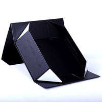 Vente en gros Emballage en papier rigide noir de luxe Boîte cadeau en carton pliable avec fermeture magnétique Chaussures en forme de sous-vêtement