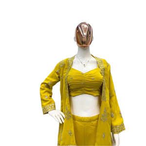 Ensemble de costumes Indo Western pour femmes de créateur Tenue de soirée élégante avec broderie séquentielle - Product Image 1