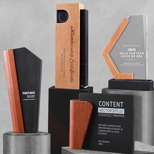 Premio del fabricante Béisbol Golf Culturismo Karate Fútbol Cricket Trofeos de fútbol Trofeo de cristal de madera personalizado - Product Image 2