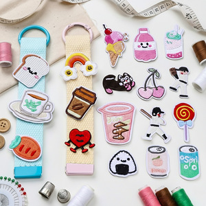 Patchs brodés miniatures de style coréen en feutre non tissé thermocollants pour la décoration de vêtements et sacs pour enfants - Product Image 1