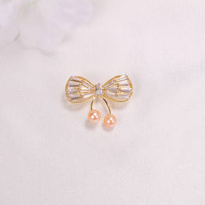 Broche papillon en perles naturelles, style simple et polyvalent, accessoire de mode, motif tendance sur internet, vente en gros - Product Image 1