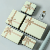 Boîte cadeau personnalisée biodégradable avec plusieurs styles, emballage cadeau, boîte de couleur avec ruban papillon