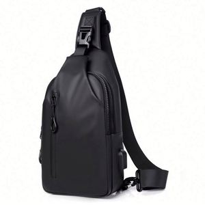 Bolso Bandolera Unisex Casual de Moda, Nuevo Diseño, de PU Impermeable, con Correa Cruzada y Cierre USB, Color Sólido - Product Image 1