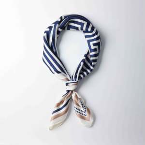 Bufanda <span class=keywords><strong>de</strong></span> Moda con Estilo Drapeado, Accesorio <span class=keywords><strong>de</strong></span> Tela <span class=keywords><strong>de</strong></span> Algodón, Satén y Poliéster para Combinar con Atuendos Diarios - Product Image 3