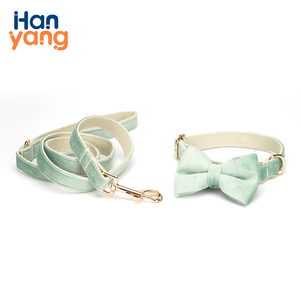 Correa y Collar para Perro de Terciopelo Personalizado HanYang OEM, Varios Colores, Hebilla Dorada de Terciopelo Grueso - Product Image 1