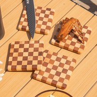 Plateau de service élégant en bois massif, double face, motif damier carré, pour mugs, tasses à thé et mini-plats