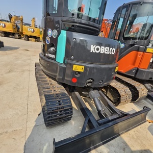 Excavatrice sur chenilles Kobelco SK55SR, équipement de construction hydraulique vert - Product Image 6