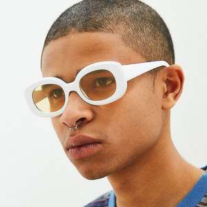 Gafas de Sol Ovaladas con Marco Negro Retro Clásicas para Mujer, Gafas de Sol Redondas Gruesas con Protección UV400 para Hombre, Venta al Por Mayor - Product Image 3