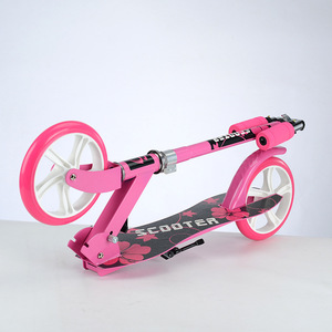 สกู๊ตเตอร์สองล้อพับได้สีชมพูสำหรับเด็กและวัยรุ่นพร้อมความสูงที่ปรับได้และดีไซน์ลายดอกไม้ - Product Image 3
