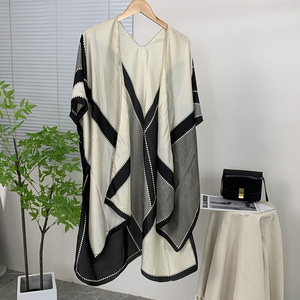 Châle en Soie Imprimé Élégant pour <span class=keywords><strong>Femme</strong></span>, Protection Solaire, Coupe-Vent, <span class=keywords><strong>Poncho</strong></span> de Plage, <span class=keywords><strong>Écharpe</strong></span> en Soie Imitée Dashiki pour Adulte – Vente en Gros - Product Image 3