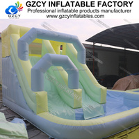 Château gonflable pastel avec toboggan et piscine pour fêtes en plein air