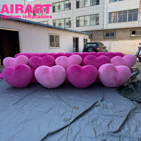 Accessoires de décoration pour événements : Ensemble de cœurs gonflables en peluche rose pour recouvrir la murale