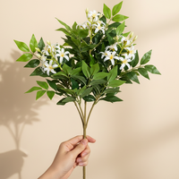 Vente en gros de haies artificielles à longues branches, feuilles vertes, fleurs de cerisier, en PE moderne, pour décoration murale et de table à la maison