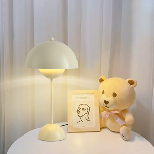 Lampe <span class=keywords><strong>de</strong></span> <span class=keywords><strong>table</strong></span> LED moderne 12W plusieurs couleurs E27 dôme hôtel chambre salon fer plastique avec <span class=keywords><strong>petit</strong></span> <span class=keywords><strong>parasol</strong></span> champignon - Product Image 2