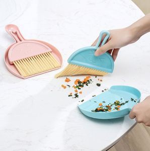 Juego de recogedor y cepillo pequeños con diseño de cara linda, mini escoba portátil para escritorio, mostrador, eliminación de pelo de mascotas y migas - Product Image 3