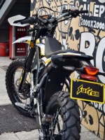Moto tout-terrain électrique SUR-RON Storm Bee Chine 60V Vitesse maximale 61-80 km/h Autonomie 140 km Marche arrière