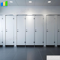 Cabines de toilettes en HPL écologiques, système de cloisons de salle de bain en plastique imperméable pour spa, usage extérieur et hospitalier