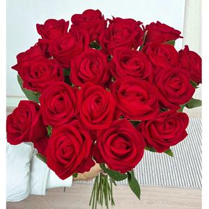 Proveedor de Venta Directa, Ramo de Flores Artificiales de Rosas de Terciopelo Hechas a Mano para Boda, Día de la Madre, Diseño Moderno y Ligero - Product Image 3