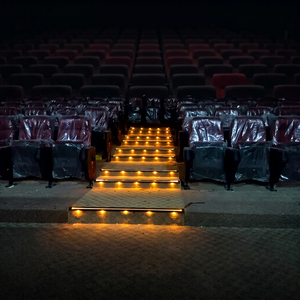 Système d'éclairage LED étanche pour marches d'escalier de cinéma, auditorium, sécurité et éclairage - Product Image 1