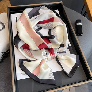 Lenço de Seda Quadrado Verde Esmeralda Estilo Coreano Primavera Outono Novo com Estampa de Leopardo Feminino Moderno 14*140cm - Product Image 4