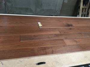 Suelo de madera de ingeniería multicapa de moda hecho a medida roble flotante 8MM cálido cepillado Villa suelo de ingeniería - Product Image 6