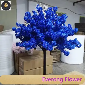 L653 Decoração de interiores personalizada pequena grande seda sakura flor árvore de mesa azul flor de cerejeira artificial para decoração de casa de casamento