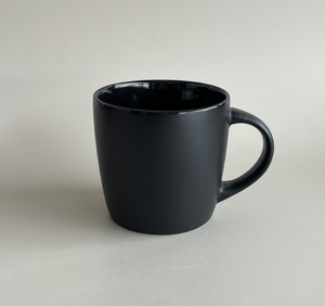 แก้วกาแฟเซรามิกสีดำด้าน ด้านในสีขาว ดีไซน์มินิมอล 350 มล. - Product Image 4