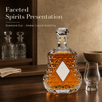 Bouteille de liqueur en verre taillée en diamant Solent avec zone de personnalisation centrale pour spiritueux ambrés, vente en gros OEM