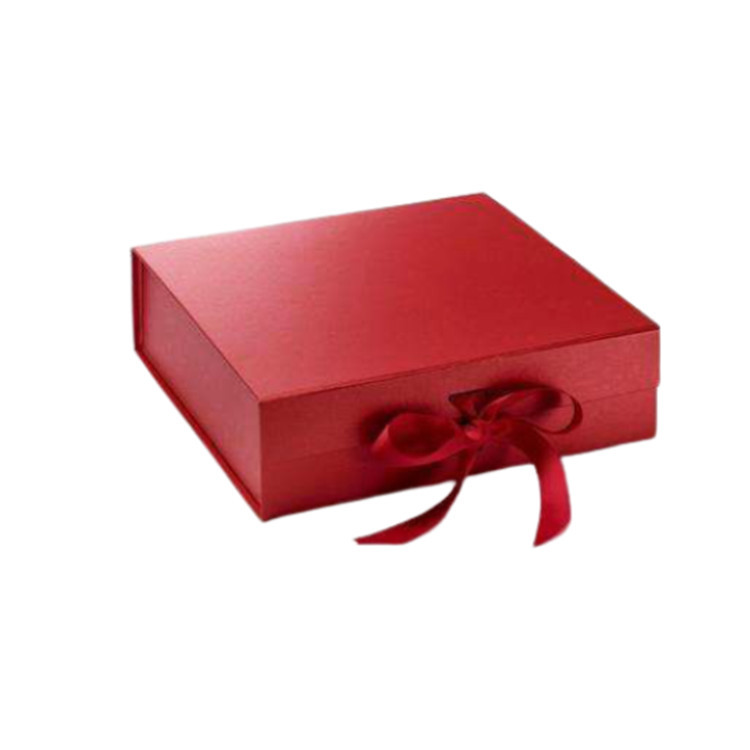 Caja plegable grande con imán rojo.