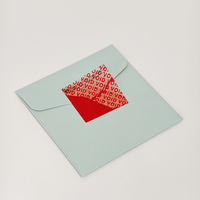 Étiquette de sécurité à transfert de couleur personnalisée, utilisable comme ruban adhésif inviolable anti-ouverture pour l'emballage de petites colis et enveloppes.