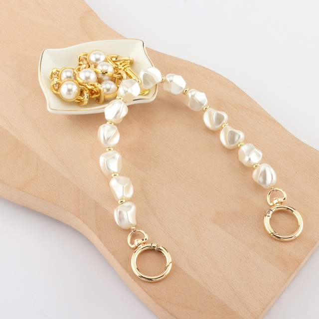 Customized Irregular White Pearl Beaded Body Chain Bracelet Cell Phone Strap for Mobile Phone