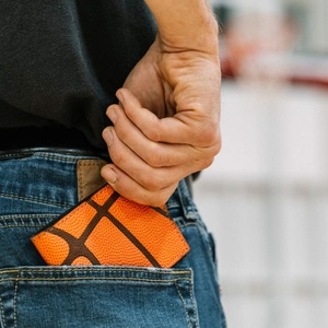 Cartera de Cuero Genuino Boshiho Personalizada con Diseño Vintage de Baloncesto, Tarjetero RFID para Tarjetas de Crédito y Bancarias, con Función Antirrobo para Hombre - Product Image 4