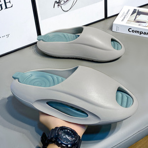 Sandales d'été pour hommes 2024, nouveau style, tendance, antidérapantes, à semelle épaisse, décontractées, pour la plage, tongs pour couples - Product Image 4