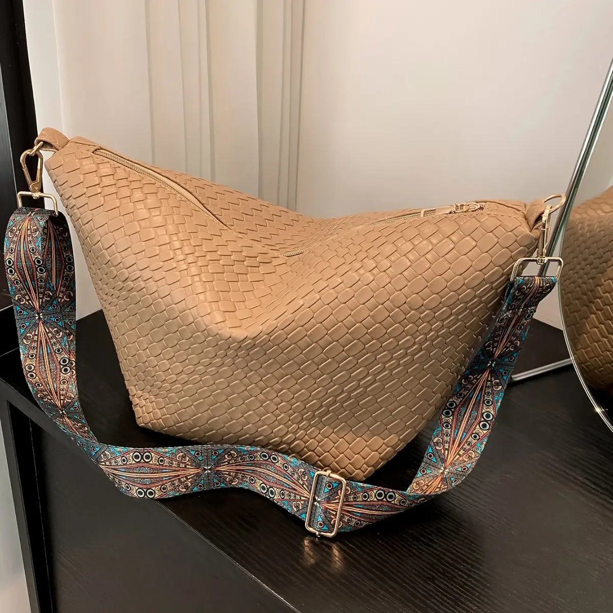 Yeni varış büyük kapasiteli kadınlar için Crossbody çanta lüks el yapımı dokuma omuz çantaları bayanlar