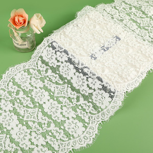 شريط دانتيل فرنسي كبير الحجم مطرز يدويًا بخيوط للزينة في حجاب العروس وفساتين الزفاف - Product Image 3