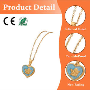 Collana con Ciondolo a Farfalla Retrò in Acciaio Inossidabile Dorato, Resistente allo Scolorimento, per Donna - Product Image 1