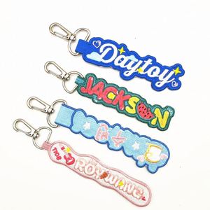 Porte-clés brodés personnalisés, mini porte-clés en tissu 3D avec logo mignon pour sac, cadeau promotionnel d'entreprise, vente en gros - Product Image 1