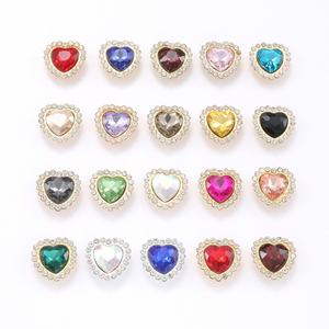 Accesorios de ropa DIY transfronterizos de 16mm con forma de corazón de melocotón, base dorada, placa floral súper brillante, hebilla de garra con diamantes y pedrería - Product Image 5