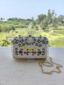 Bolso de mano blanco con bordado floral y cuentas, con correa de cadena, elegante bolso de noche para mujer, bolso de fiesta - Product Image 1