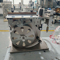 Machine d'étiquetage semi-automatique en L à 90 degrés pour coins de cartons / Machine d'étiquetage à angle droit pour boîtes express