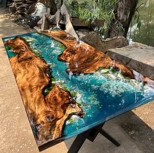 Acabado Resistente al Agua para Uso Profesional a Largo Plazo, Moderna Superficie de Mesa de Madera Epoxi con Madera Maciza - Product Image 1