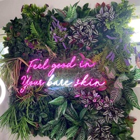 Décoration murale verte artificielle suspendue verticale pour la maison et l'extérieur Faux haie Jungle Plant Grass pour la décoration intérieure et extérieure