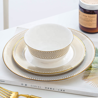 Assiettes à dessert en céramique de luxe européennes avec bordure dorée, ensemble d'assiettes à gâteau, à collation et à apéritif en porcelaine pour la décoration d'hôtels et de maisons