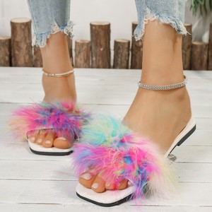 2025 moda verano nuevas zapatillas peludas de fondo plano para mujeres que usan prendas de vestir exteriores, <span class=keywords><strong>sandalias</strong></span> de una palabra de tacón bajo rojo de Internet - Product Image 5