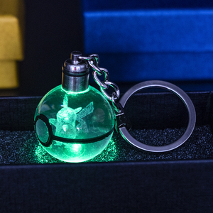 LLavero de bola de pokebola go, luz led <span class=keywords><strong>para</strong></span> regalos creativos de cumpleaños, venta al por mayor, barata de fábrica - Product Image 2