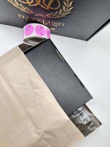 Bolsas de Correo Personalizadas con Logotipo Dorado Metálico, Bolsas de Envío Biodegradables de Poliéster Mate Beige, Bolsas de Correo Color Nude - Product Image 3