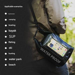 Sac étanche robuste 2L IP68 en PVC pour téléphone et portefeuille, avec logo personnalisé, bandoulière unisexe pour natation - Product Image 4