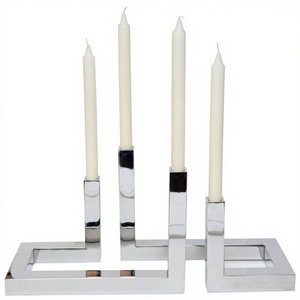 Support de bougies rectangulaire moderne en métal pour 4 bougies, centre de table décoratif, chandelier décoratif pour la maison, accessoire de table de salle à manger - Product Image 1