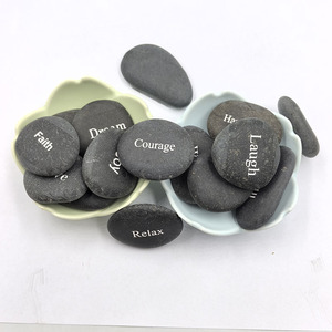 Grabados personalizados en piedra mate negra con texto personalizado, forma ovalada, no tóxicos, para decoración o regalo, juego de 16. - Product Image 1